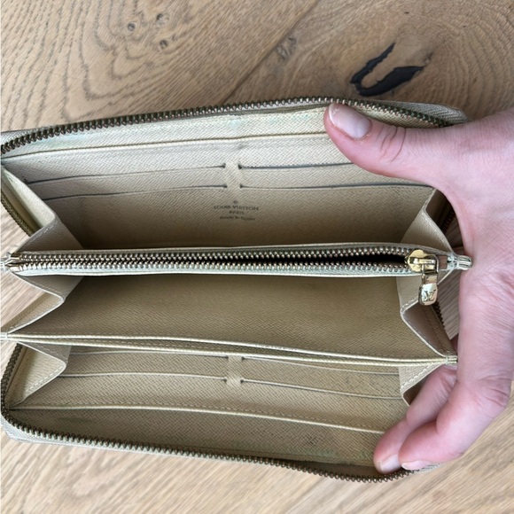 🙌SOLD🙌LV🖤Damier Azur Insolite Wallet - Picture 9 of 13